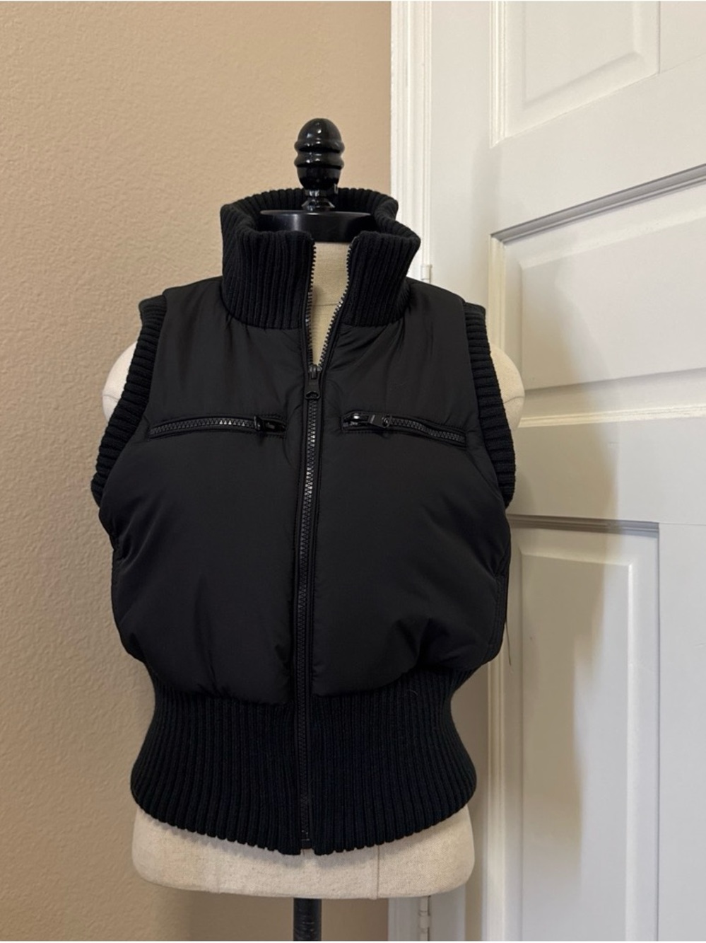 Forever 21 Black Sleeveless Ribbed-Trim Puffer Vest
